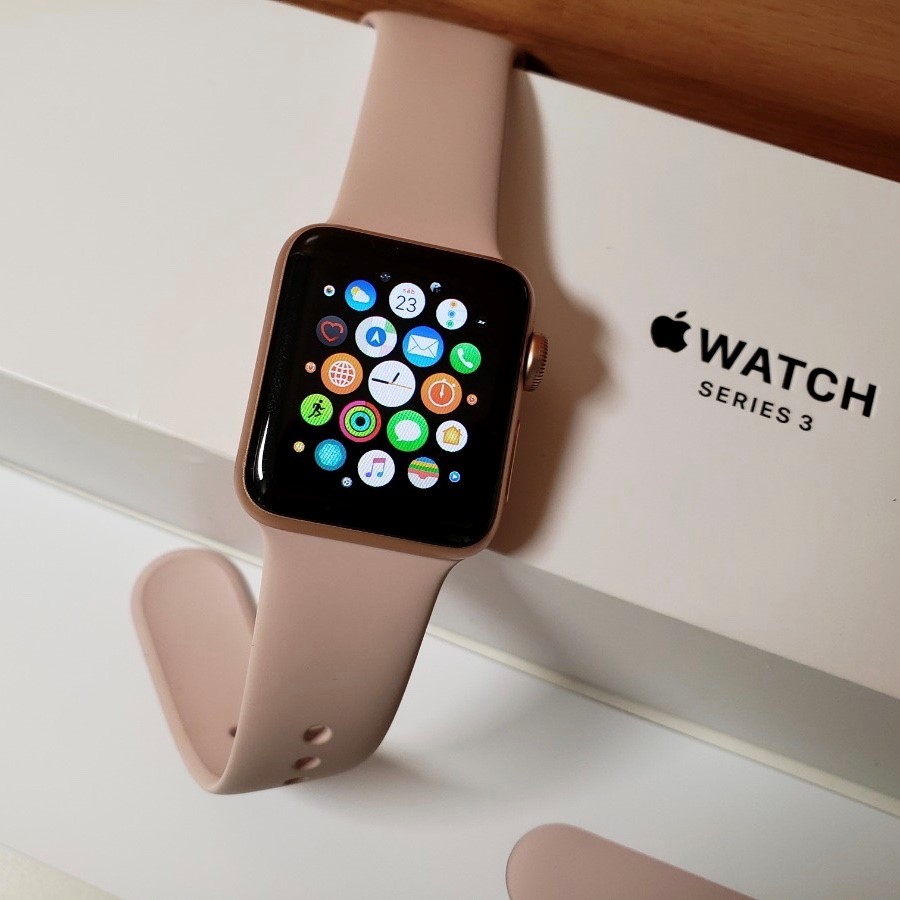 Часы apple розовые. Эпл вотч se 40 мм. Apple watch 3 42 mm. Apple watch se 40mm розовое золото. Эппл вотч se 40мм Gold.